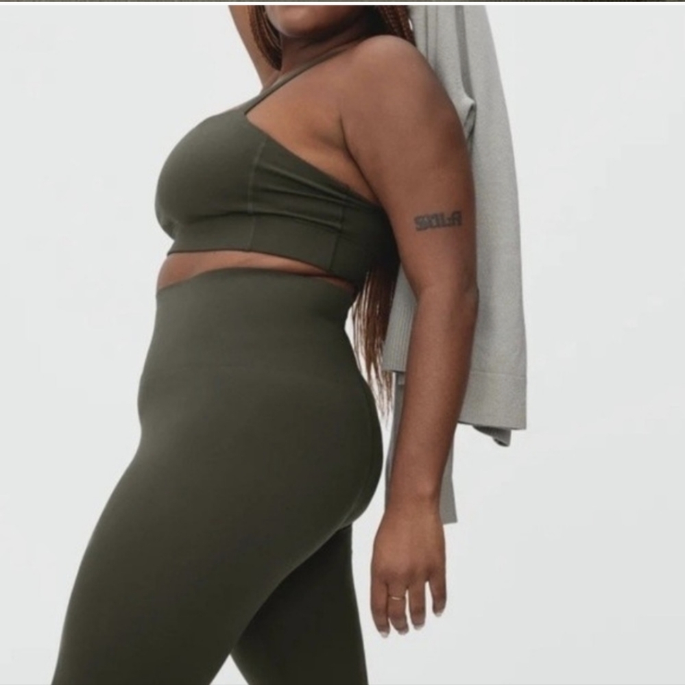 Everlane Perform Sculpt Olive Green Leggings Size Medium l NWOT